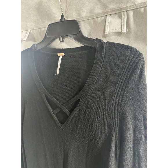 Free People Criss Cross Front Sweater Size M Hi Lo Hem‎ Slit Sleeve Cuffs Black - Picture 3 of 8